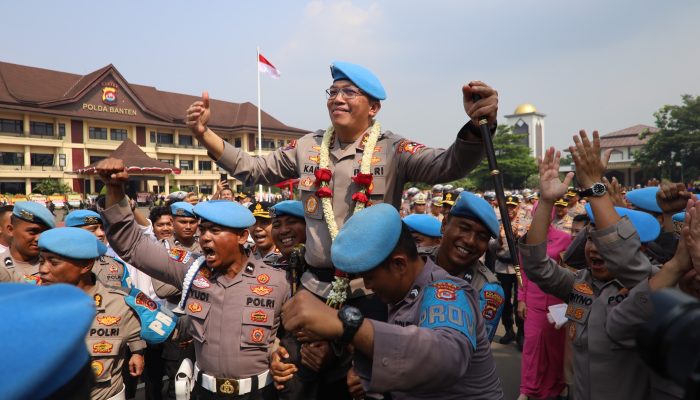 Penuh Haru Proses Pelepasan Irjen Pol Abdul Karim Dari Jabatan Kapolda Banten