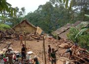 Baduy Diterjang Angin Puting Beliung, Sejumlah Rumah Alami Kerusakan Baduy Diterjang Angin Puting Beliung, Sejumlah Rumah Alami Kerusakan