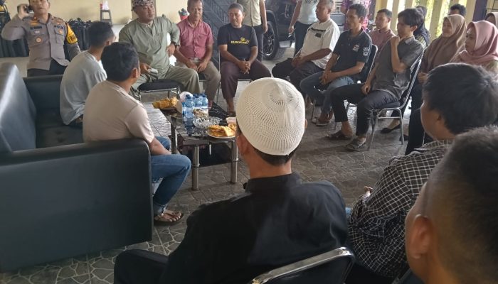 Kapolres Serang Meminta Pekerja Harian Lepas Yang Bekerja Di Berbagai Satuan Kerja Di Polres Serang Untuk Hidup Rukun Dan Saling Membantu