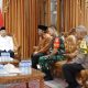 Pj Gubernur Banten Al Muktabar Sambut Kedatangan Wapres KH Ma’ruf Amin di Ponpes An Nawawi Tanara