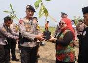 Kapolda Banten Tanam Seribu Pohon di Pantai Batu Saung Kabupaten Serang Kapolda Banten Tanam Seribu Pohon di Pantai Batu Saung Kabupaten Serang