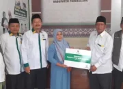 Baznas Pandeglang Memberikan Bantuan Rp25 Juta untuk Rumah Tidak Layak Huni
