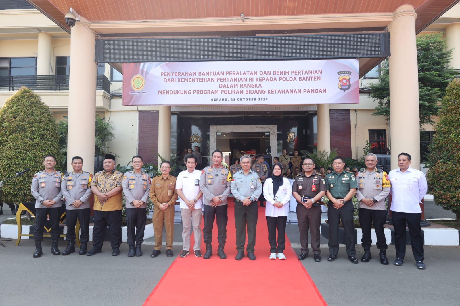 Didukung Menteri Pertanian RI, Program Poliran Kapolda Banten Terima Bantuan Peralatan dan Benih Pertanian