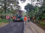 Jelang Libur Akhir Tahun, Jalan di Pandeglang Mulai Diperbaiki