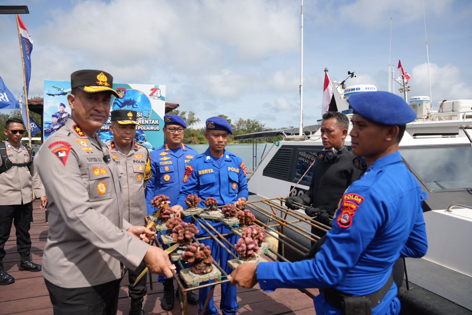 Ditpolairud Polda Banten Gelar Transplantasi Terumbu Karang Dalam Rangka HUT Polairud Ke-74