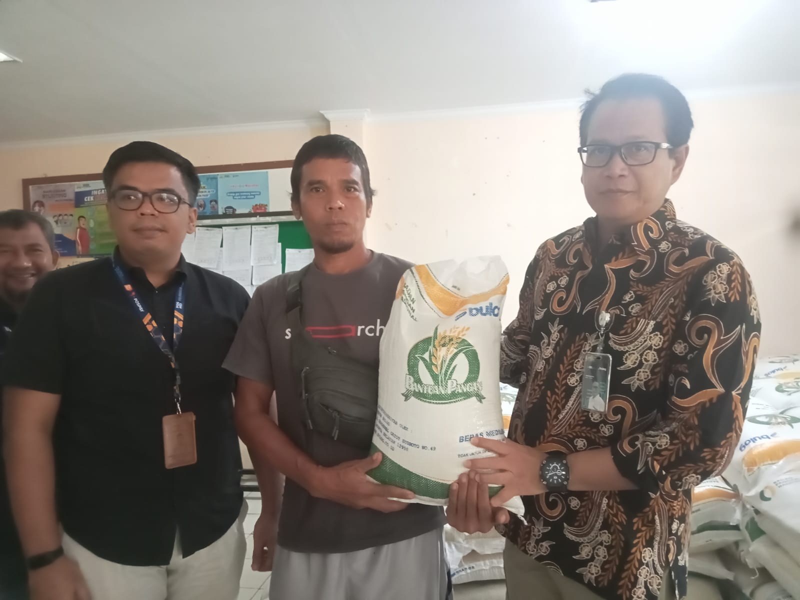 Bulog Serang Salurkan Bantuan Pangan Sebanyak 1.354 Ton