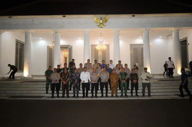 Kapolda Banten Bersama Gubernur Banten Laksanakan Patroli Malam Tahun Baru