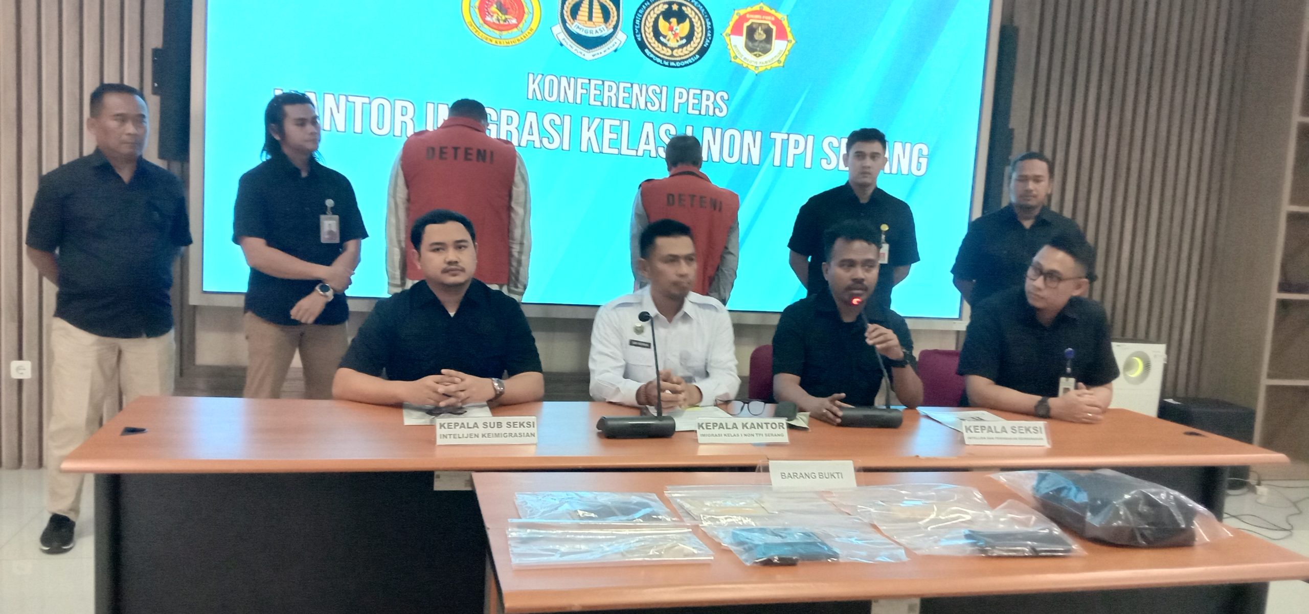 Dua WNA Iran Curi Uang Rp4 Juta di Konter E-Toll Serang, Ditangkap Saat Urus Izin Tinggal