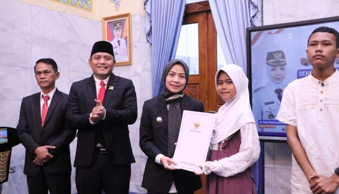 Bupati Ratu Zakiyah Lepas 19 Siswa Asal Kabupaten Serang Berangkat ke Sekolah Rakyat Tangsel