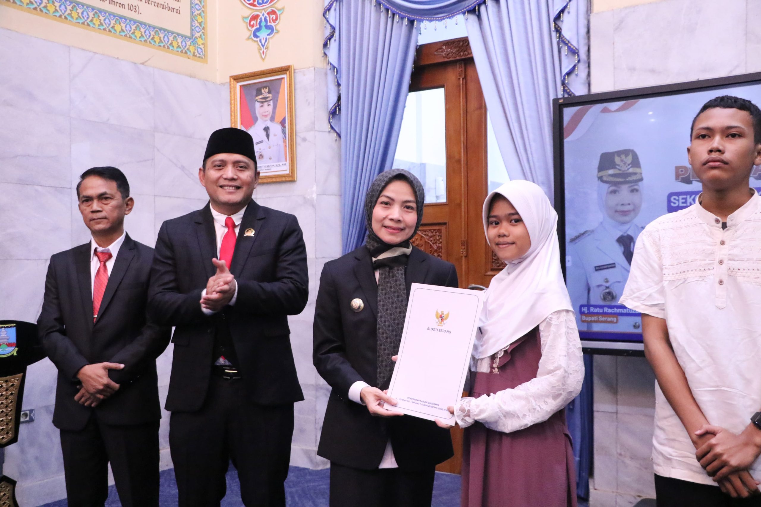 Bupati Ratu Zakiyah Lepas 19 Siswa Asal Kabupaten Serang Berangkat ke Sekolah Rakyat Tangsel
