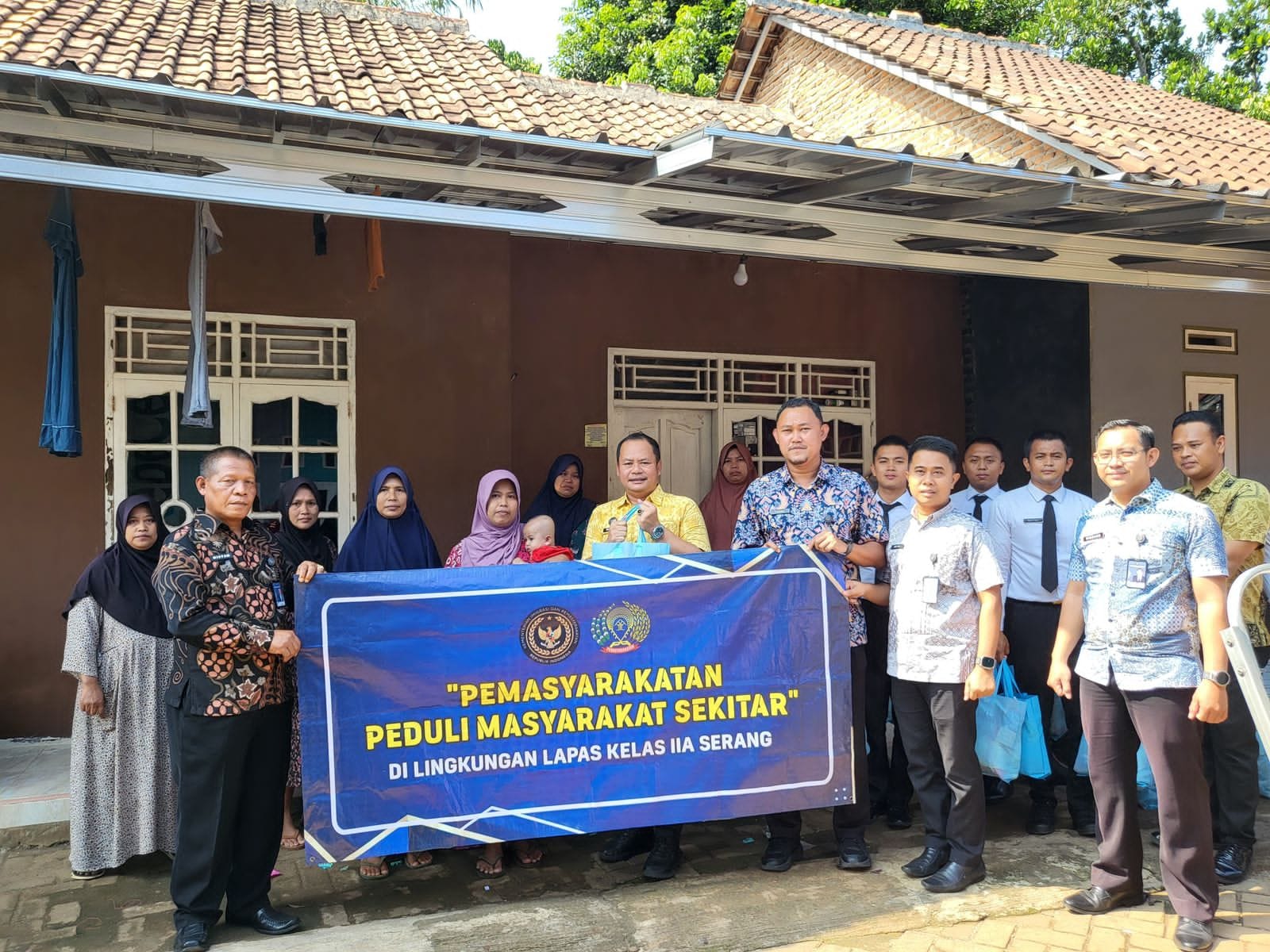 Sambut HUT RI ke-80, Lapas Serang Bagikan 50 Paket Sembako Door to Door ke Warga