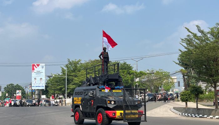 Satbrimobda Banten Laksanakan Pengibaran Bendera Pada Detik-Detik Proklamasi