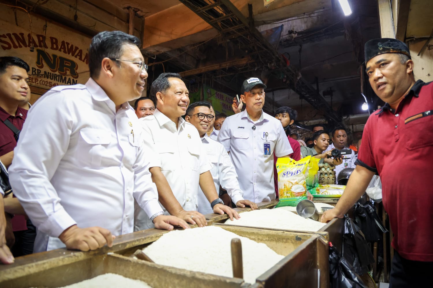 Mendagri Tinjau Harga Pangan di Pasar Induk Rau, Harga Beras dan Cabai Stabil