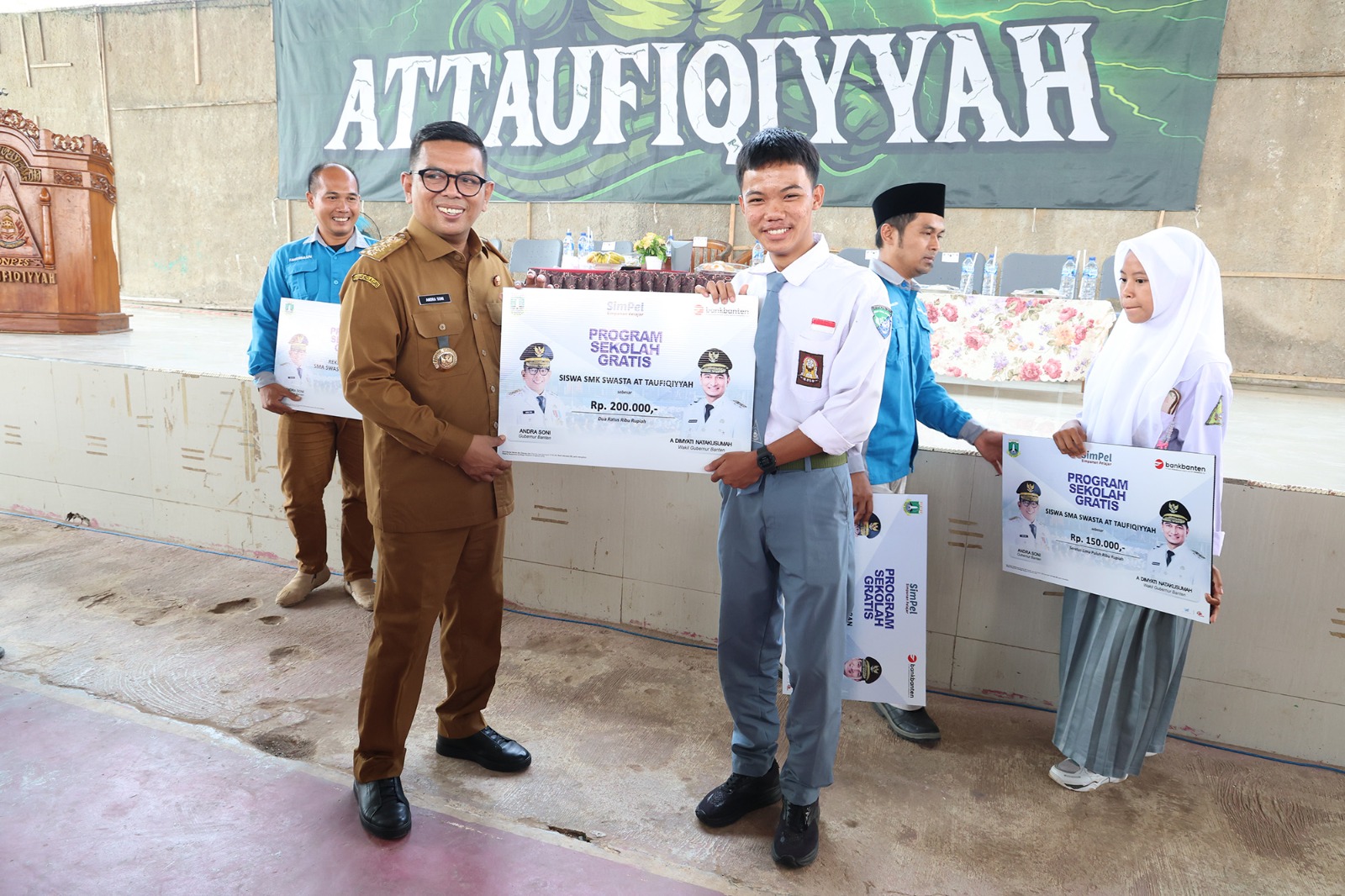 Gubernur Banten Pastikan Program Sekolah Gratis Berjalan di Serang