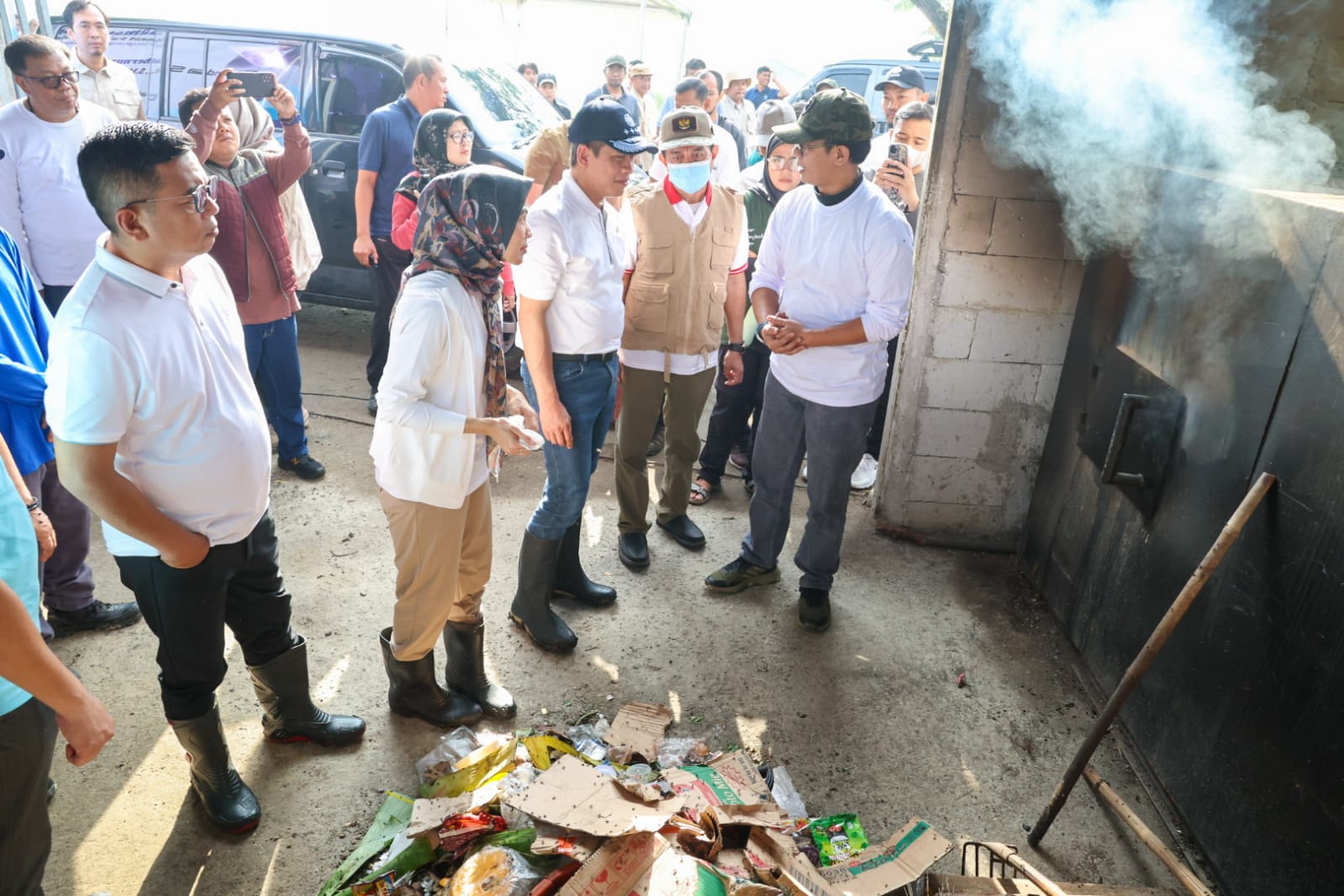 Menteri Lingkungan Hidup dan Gubernur Banten Ikut Aksi Bersih-Bersih di Serang pada World Clean Up Day 2025