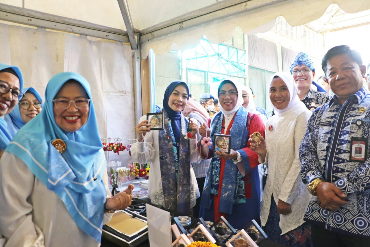 Ratu Zakiyah Minta Dekranasda Jadikan Produk Lokal Naik Kelas