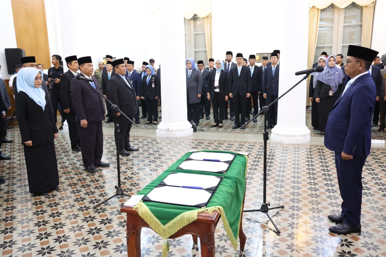 Gubernur Tekankan Responsivitas dan Integritas saat Lantik 23 Pejabat Pimpinan Tinggi Pratama