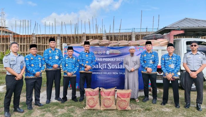 Imigrasi Serang Salurkan 200 Sak Semen untuk Pembangunan Ponpes Baitul Qur’an