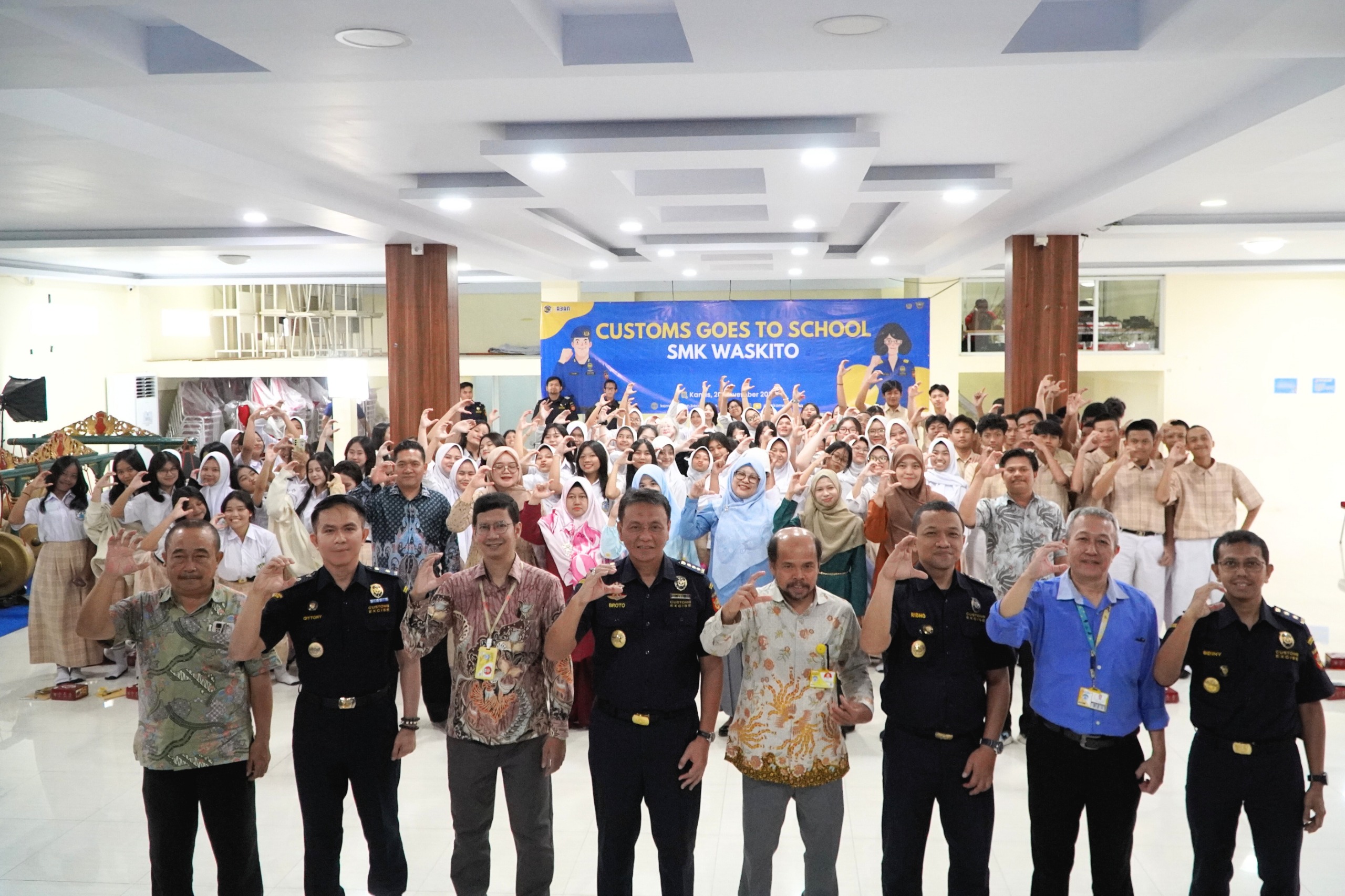 Customs Goes to School Ajak Pelajar Kenal Lebih Dekat Bea Cukai