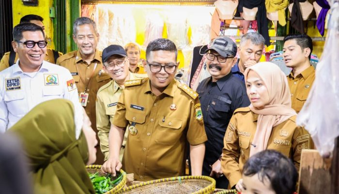 Jelang Nataru Gubernur Banten Tinjau Pasar Ciruas: Pastikan Stok Aman dan Harga Stabil  ​