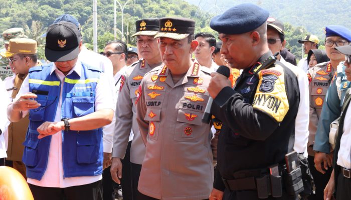 Kapolri Tinjau Pos Nataru di Pelabuhan Merak, Pastikan Pengamanan Siaga