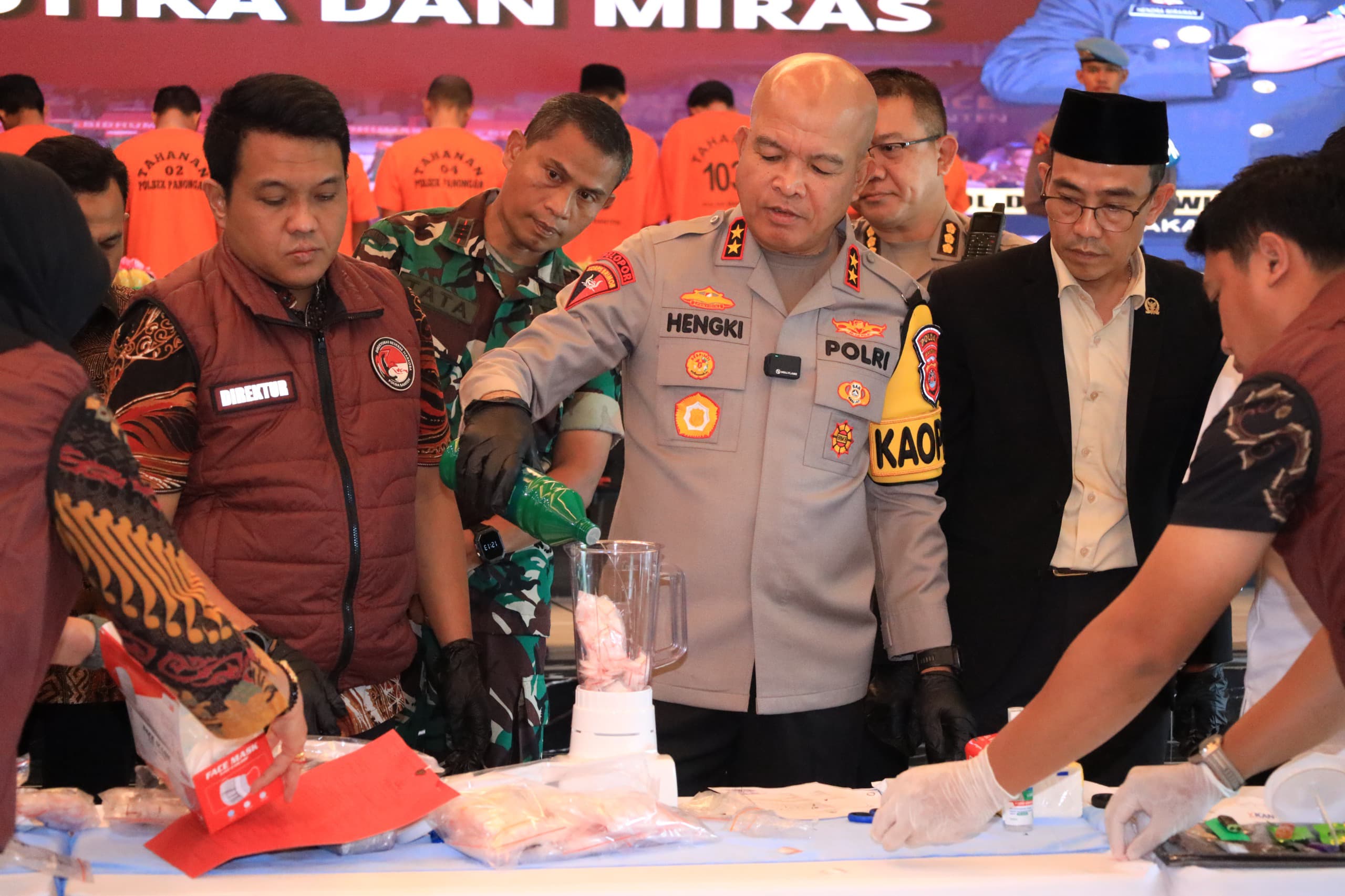Polda Banten Musnahkan 8.617 Botol Miras dan 13 Kg Narkoba