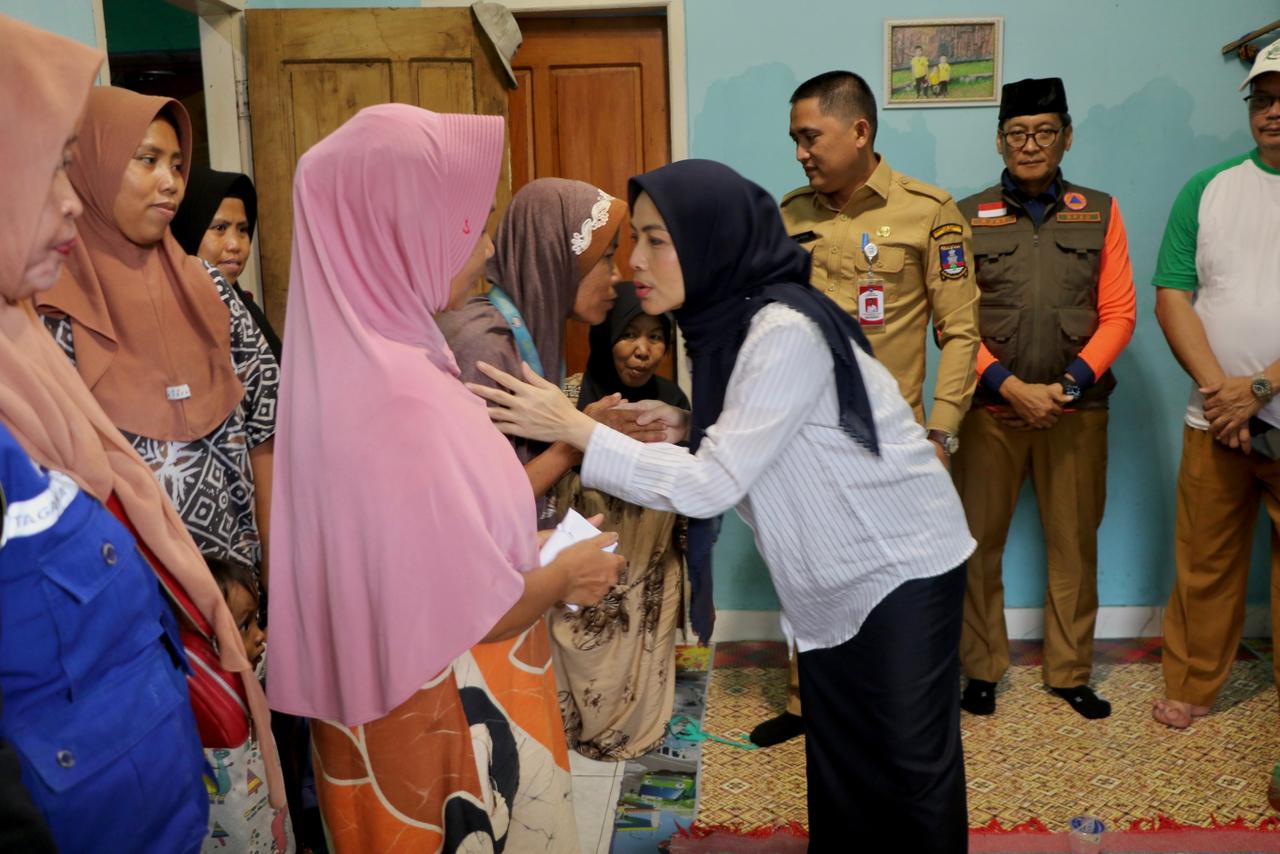 Bupati Serang Takziah ke Rumah Korban Banjir Padarincang, Janji Evaluasi Menyeluruh