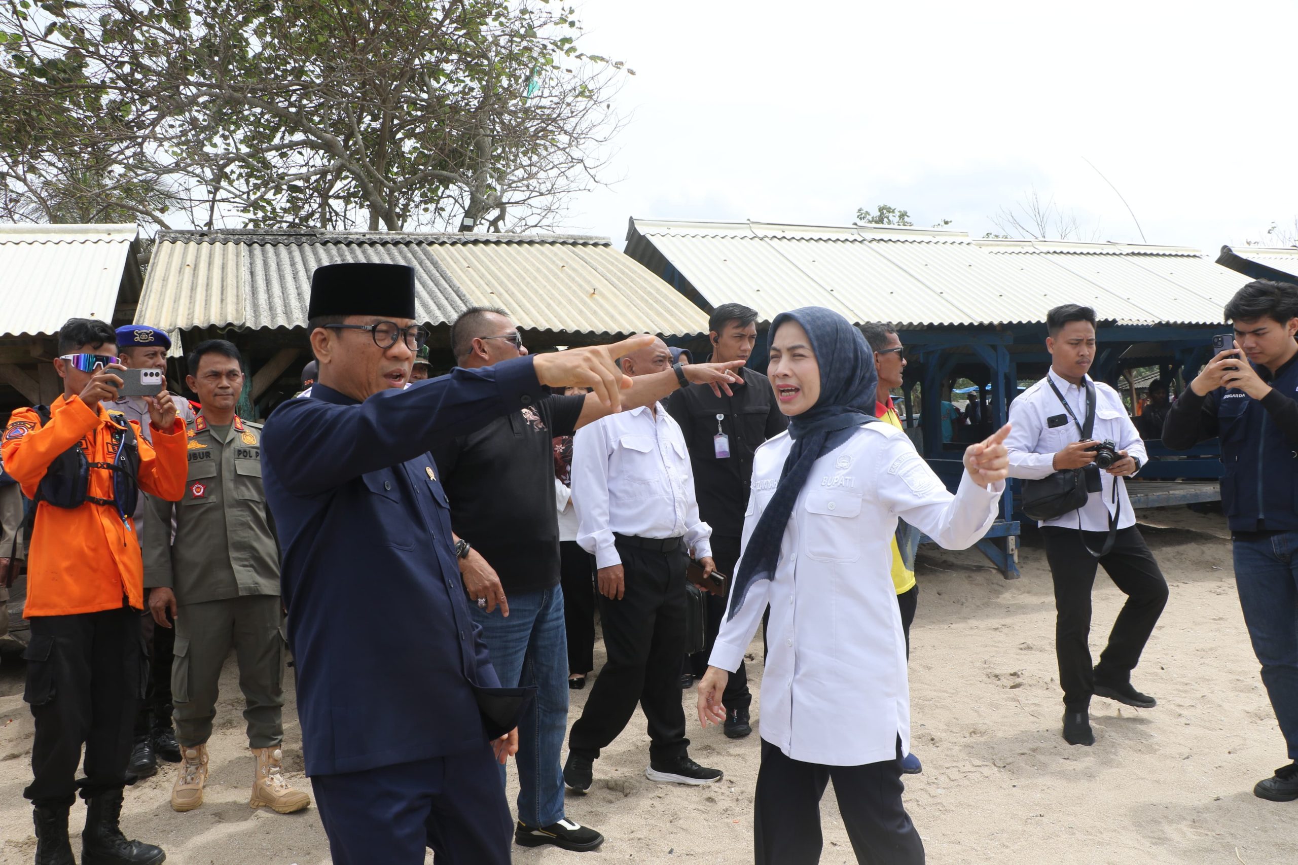 Bupati Serang Dampingi Mendes PDT Tinjau Pantai Anyer-Cinangka Jelang Tahun Baru 2026
