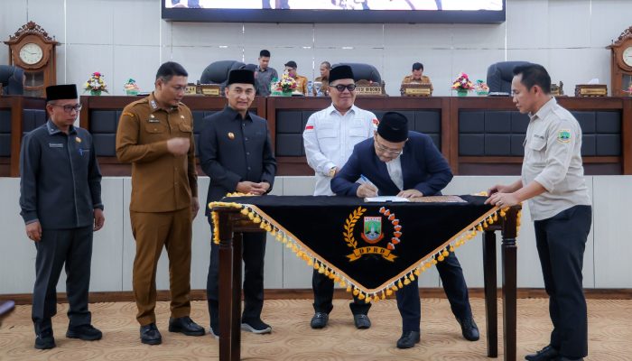 Wagub Banten Hadiri Paripurna DPRD Bahas 2 Raperda Usulan Dewan