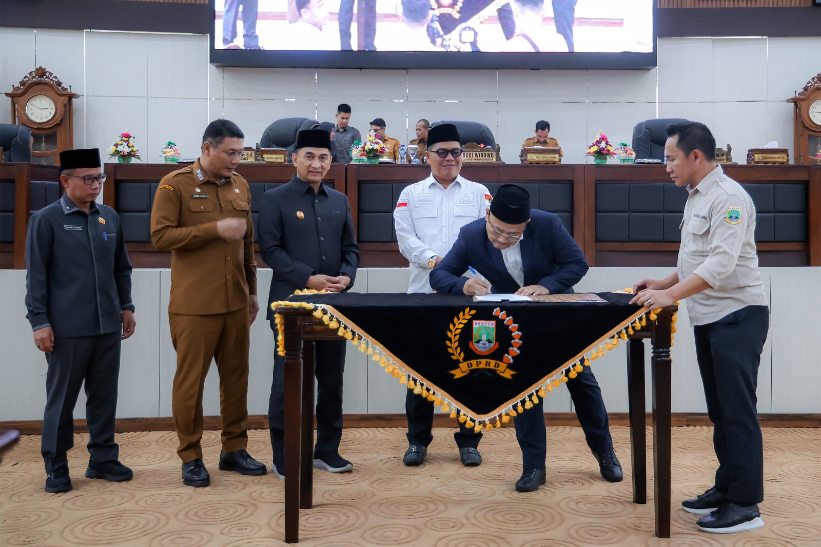 Wagub Banten Hadiri Paripurna DPRD Bahas 2 Raperda Usulan Dewan