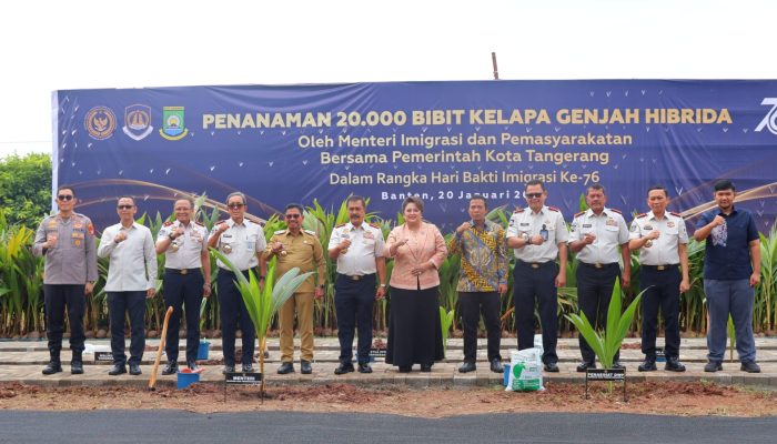 Imigrasi Serang Ikut Donor Darah dan Tanam 20 Ribu Bibit Kelapa di Hari Bhakti ke-76