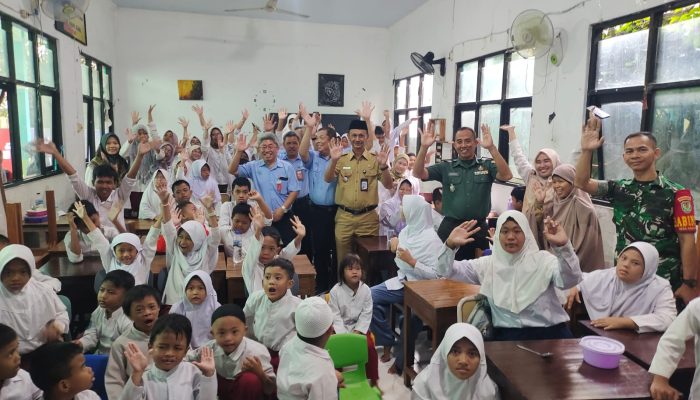 Peduli Pendidikan Inklusif, PT IKPP Serang Salurkan Bantuan ke SKH Bina Citra Anak