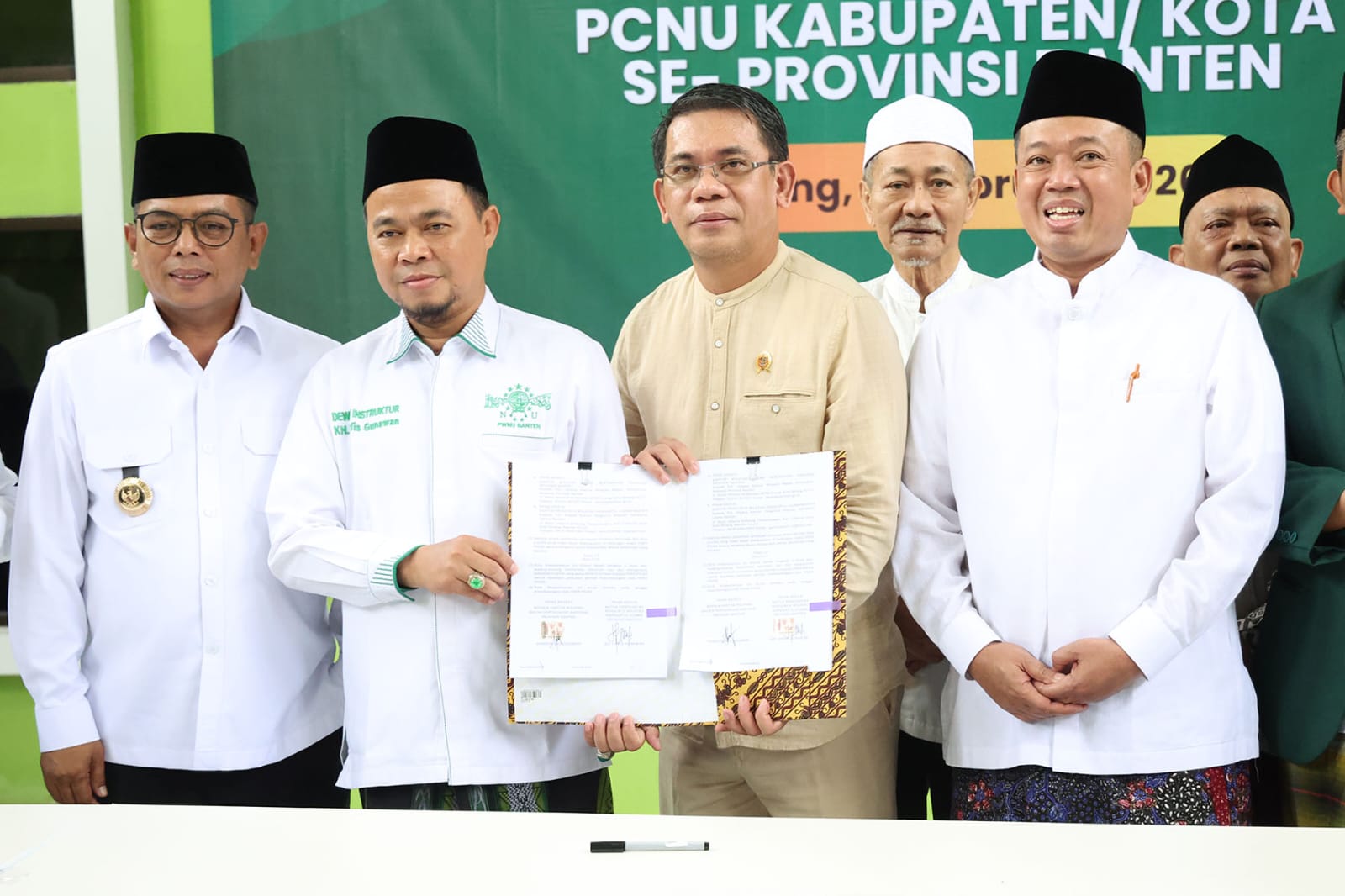 Menteri ATR/BPN Serahkan Sertifikat Tanah Wakaf di Banten, Pemerintah Percepat Kepastian Hukum Aset Umat