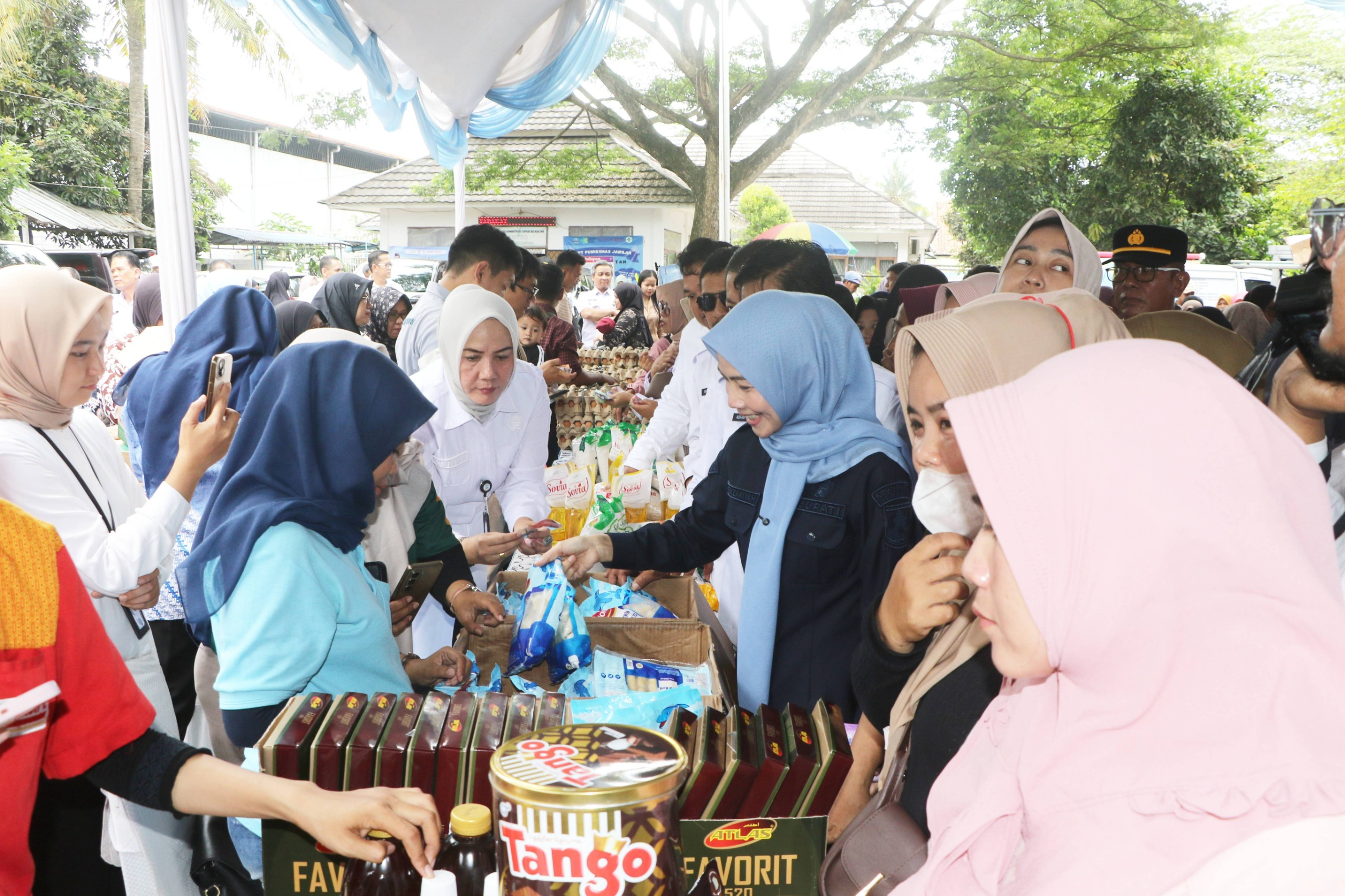 Bupati Serang Buka Bazar Murah Ramadhan Pastikan Stok Pangan Aman