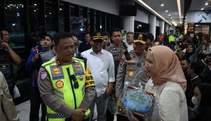 Menhub Tinjau Arus Mudik di Pelabuhan Banten, Lalu Lintas ke Merak Lancar