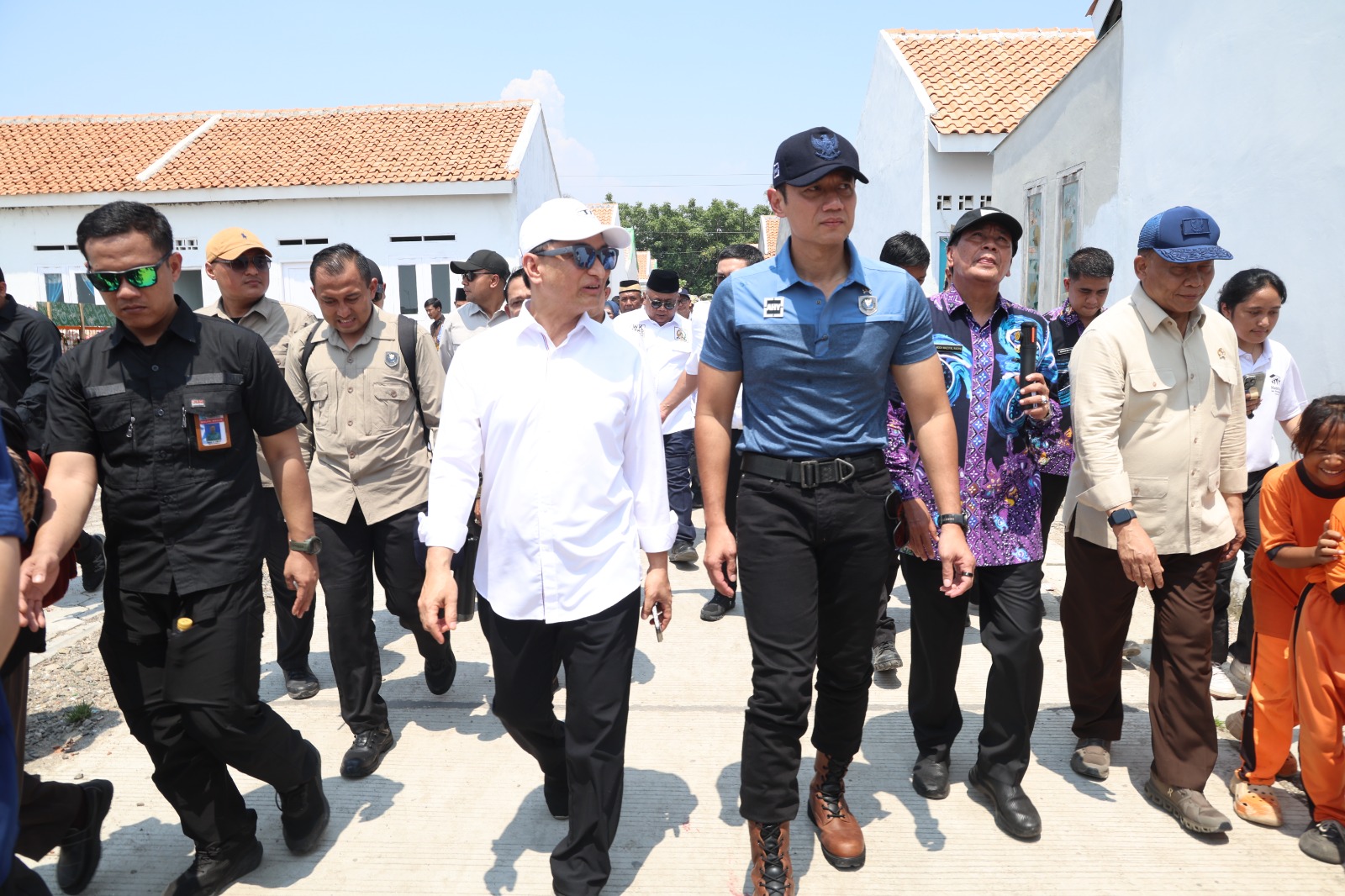 Wagub Banten Dampingi AHY Tinjau Permukiman Nelayan di Mauk, Ini Hasilnya