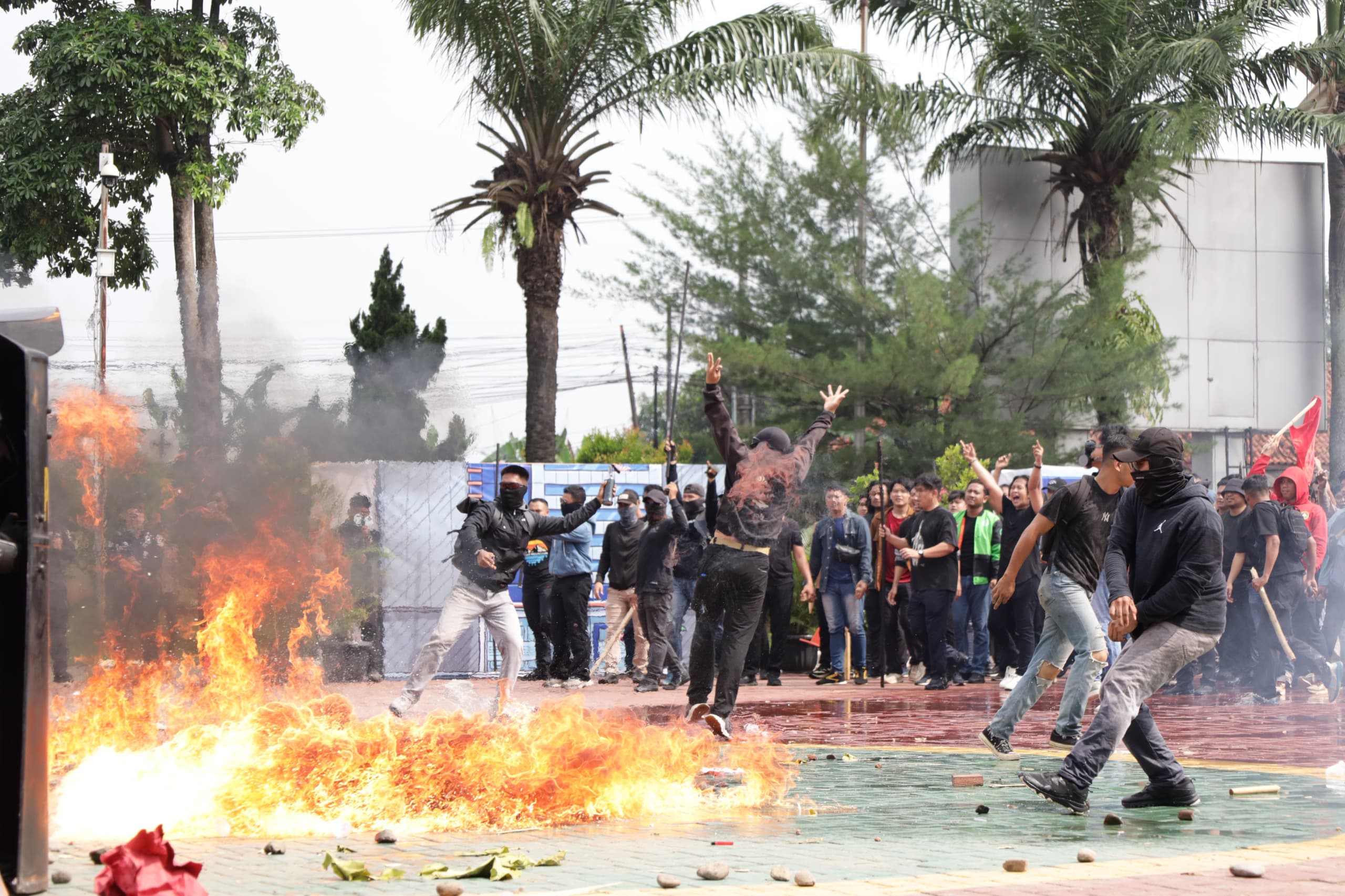 Polda Banten Gelar Simulasi Sispam Kota Jelang May Day 2026