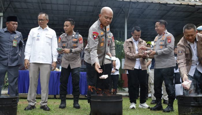 Polda Banten Musnahkan 8.527 Lembar Uang Palsu
