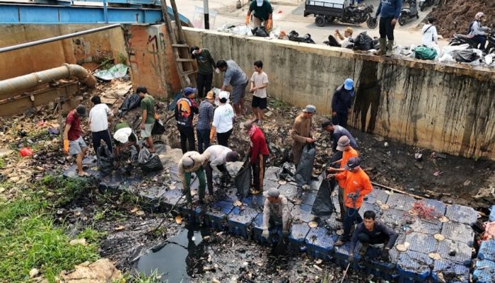 Korve Bersama di Kali Ledug Tangerang, 30 Ton Sampah Diangkut untuk Antisipasi Banjir
