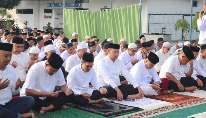Warga Binaan Lapas Serang Khusyuk Salat Idul Adha Bersama Petugas