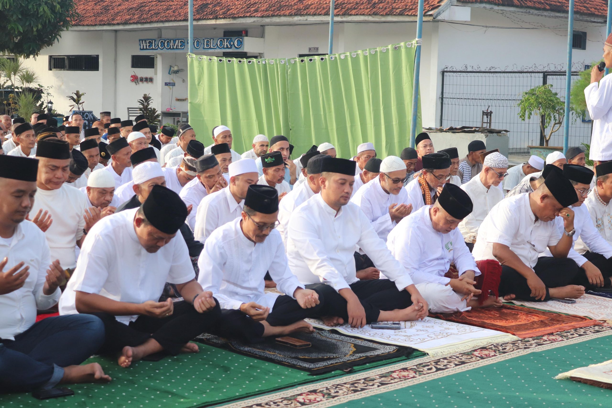 Warga Binaan Lapas Serang Khusyuk Salat Idul Adha Bersama Petugas