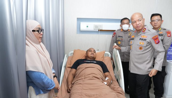 Kapolda Banten Jenguk Bripda Fajar Korban Penganiayaan Debt Collector, Kondisinya Membaik