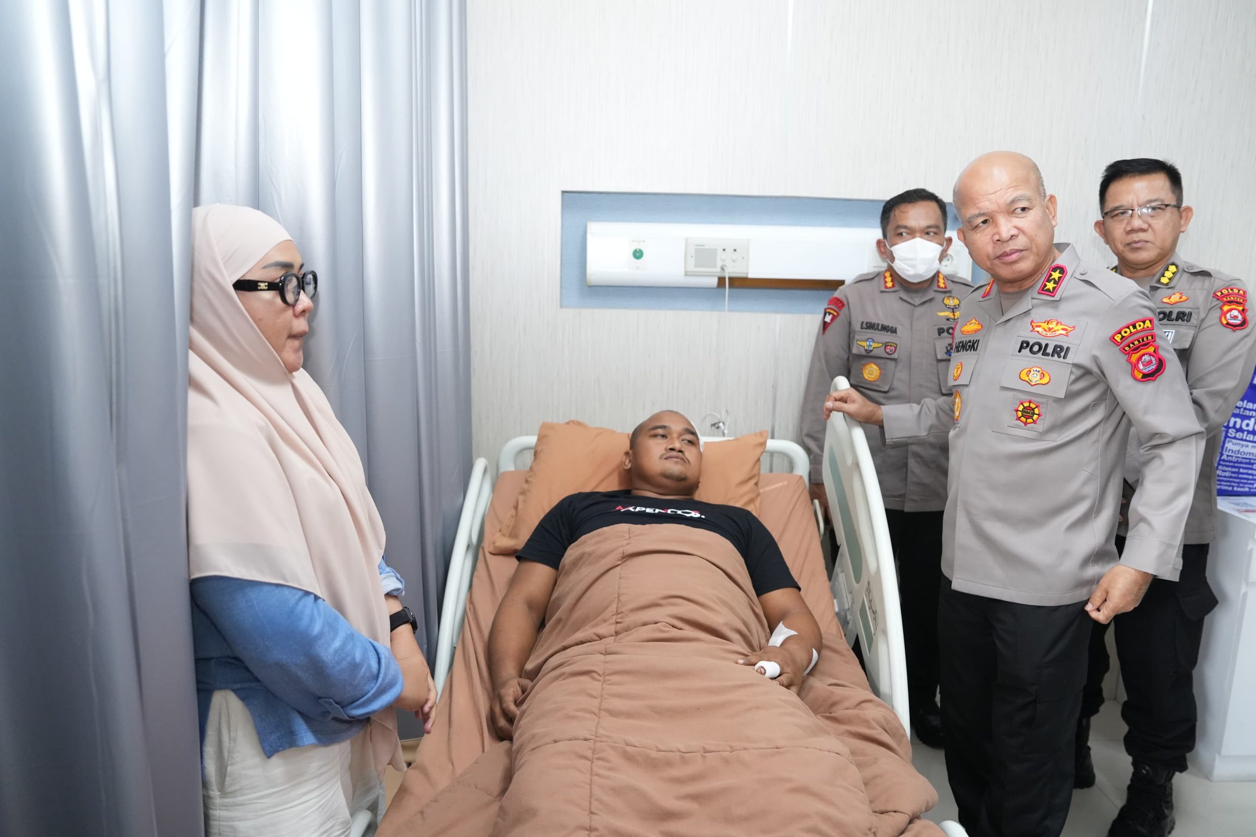 Kapolda Banten Jenguk Bripda Fajar Korban Penganiayaan Debt Collector, Kondisinya Membaik