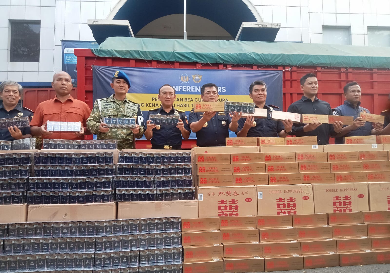 Modus Pakan Ternak Terbongkar, Bea Cukai Sita 8,2 Juta Batang Rokok Ilegal