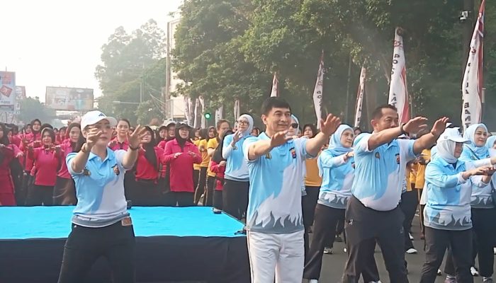 Polda Banten Ajak Ribuan Warga Senam Barsama Peringati HUT Bhayangkara ke-80