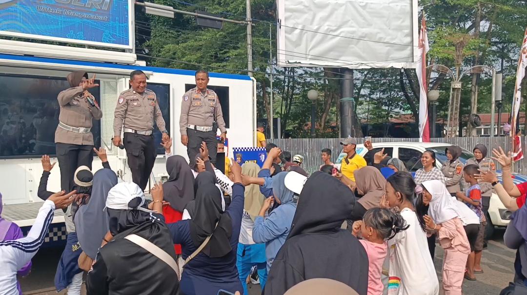 Satlantas Polresta Serang Kota Gelar Kuis Keselamatan di CFD