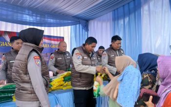 Polda Banten Bagikan 3,5 Ton Beras dan Sembako Gratis di Hari Bhayangkara ke-80