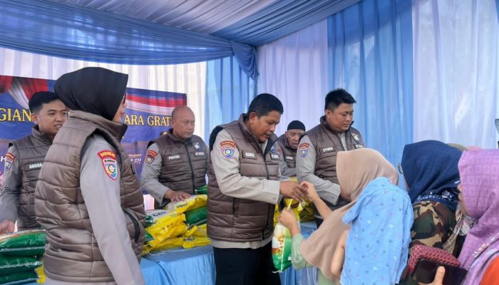 Polda Banten Bagikan 3,5 Ton Beras dan Sembako Gratis di Hari Bhayangkara ke-80