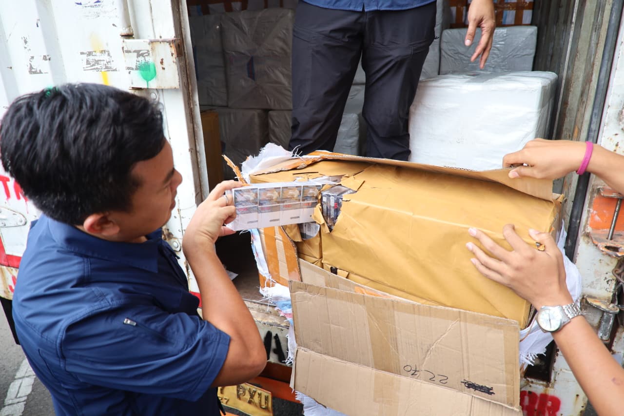 Polda Banten Bongkar Gudang Rokok Ilegal di Serang, Sita 44.500 Bungkus Tanpa Cukai
