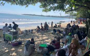 Wisata Anyer-Carita Tetap Ramai Meski Gunung Anak Krakatau Siaga, BPBD: Jangan Panik